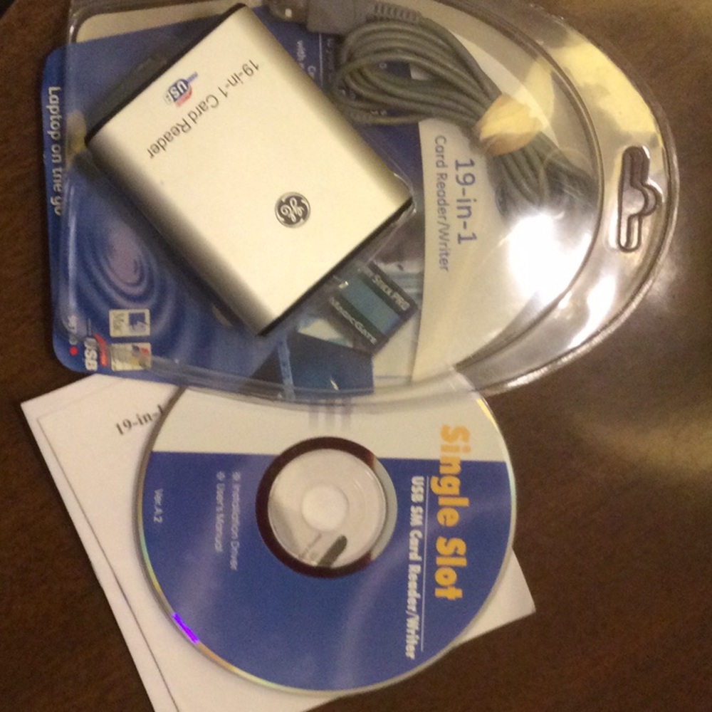GE 19-in-1 Card Reader/Writer